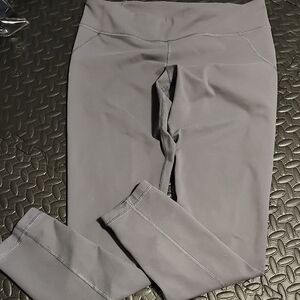 ⭐ Under Armour Gray Leggings Size L